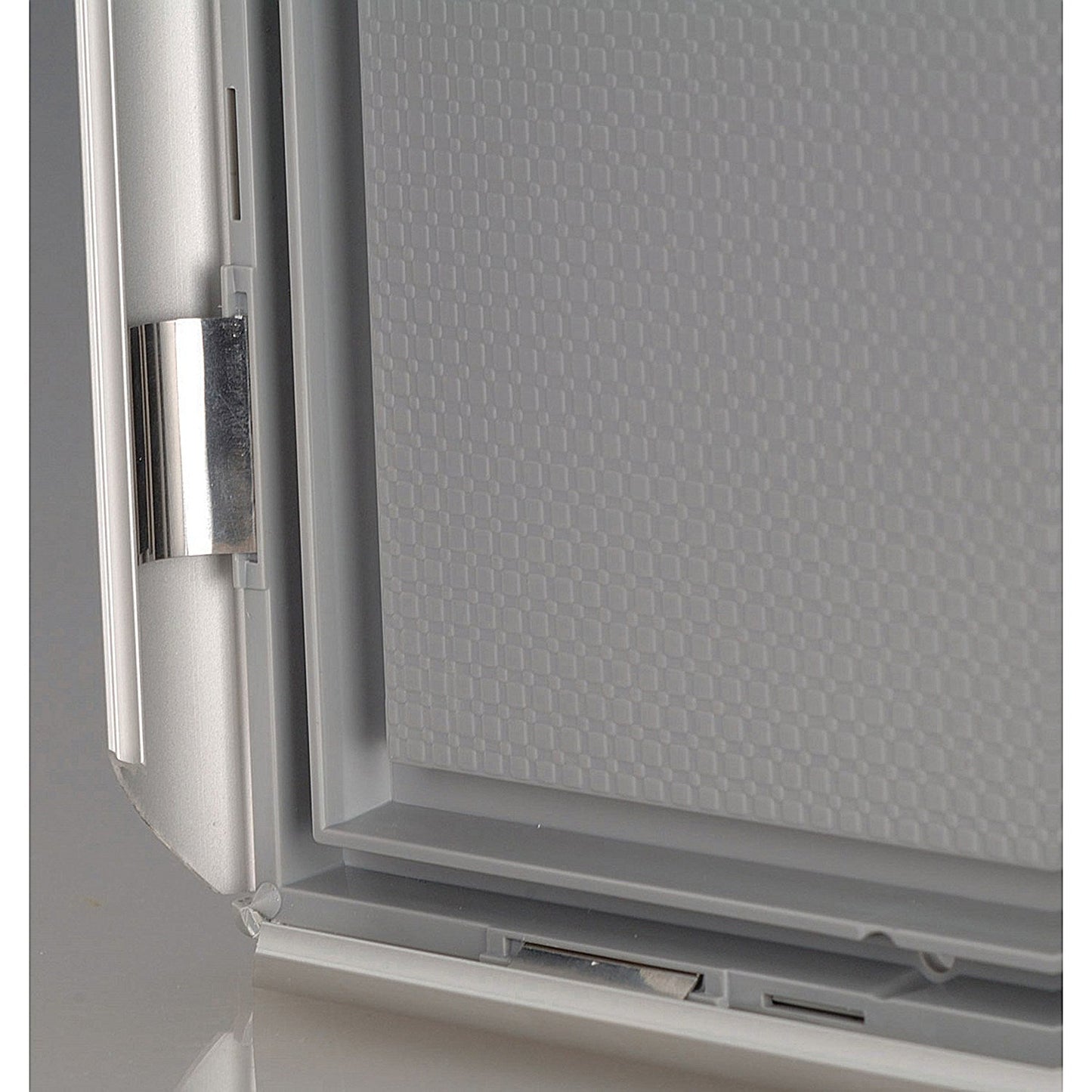 Announce Freestanding 25mm A4 Optiframe Safety Corners Silver Easy2Order : AA10595