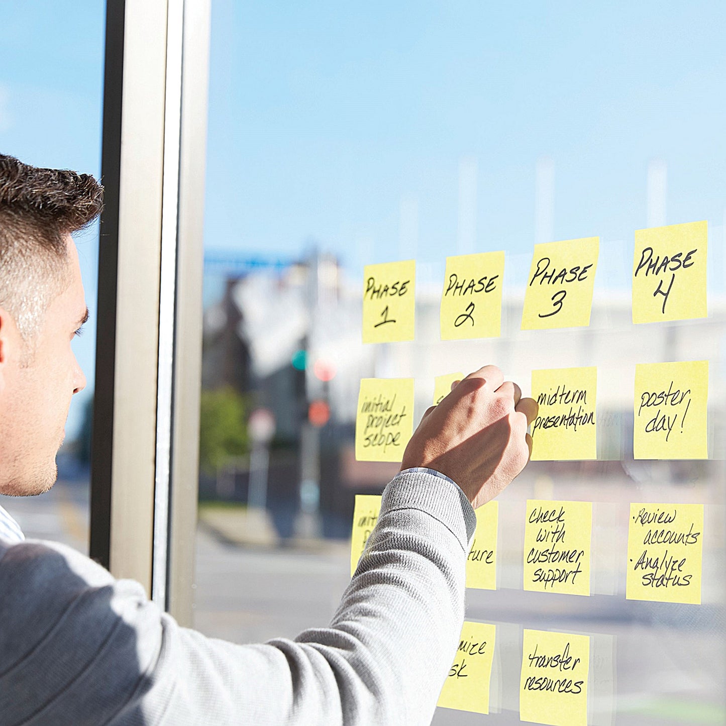 Post-it Pro Z-Note Dispenser, Includes 76 x 76mm Z-Fold Note Pad