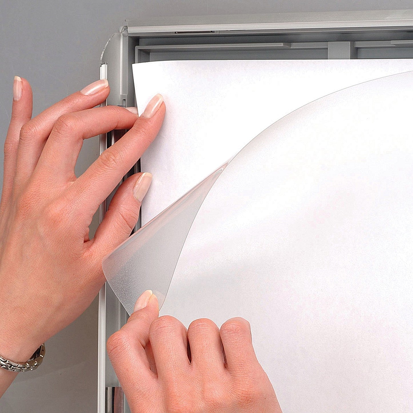 Announce Freestanding 25mm A4 Optiframe Safety Corners Silver