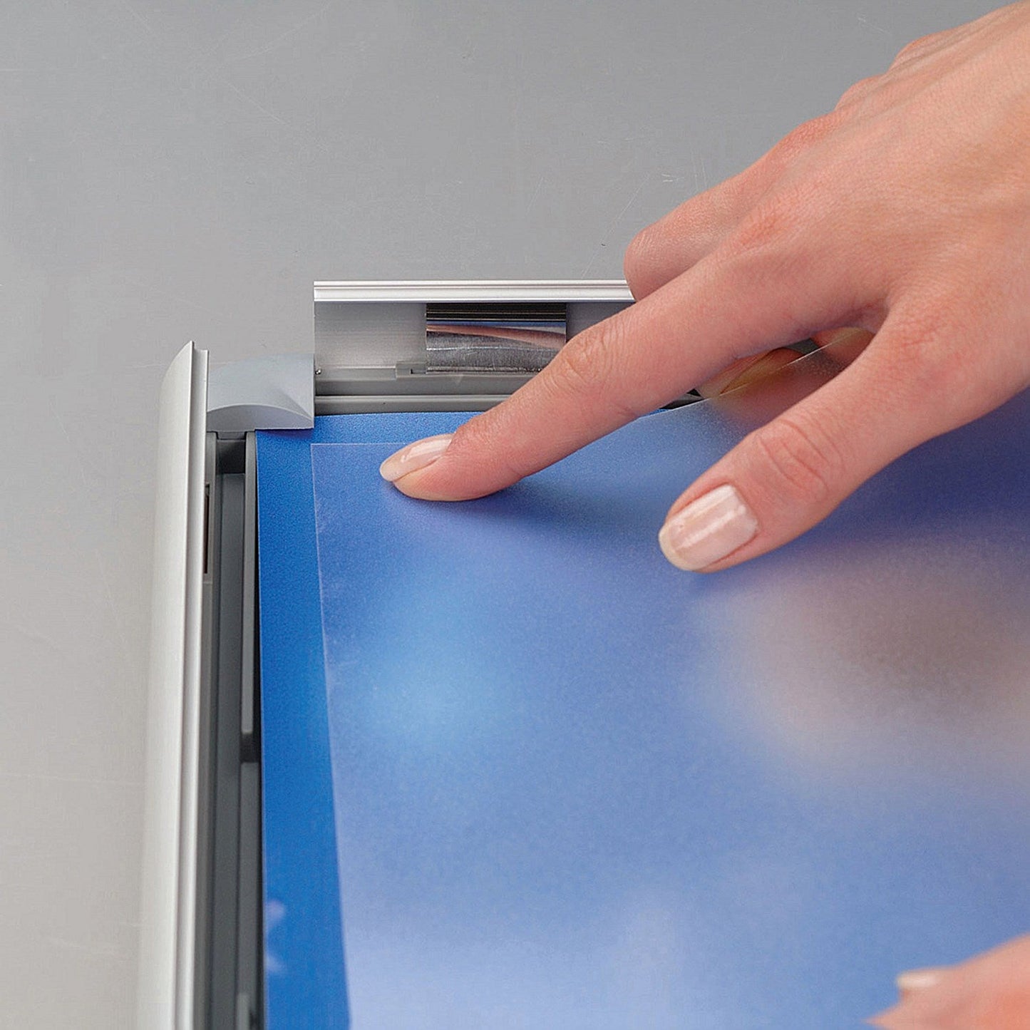 Announce Freestanding 25mm A4 Optiframe Safety Corners Silver