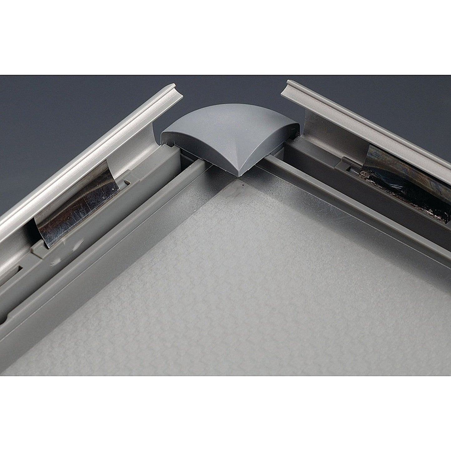 Announce Freestanding 25mm A4 Optiframe Safety Corners Silver