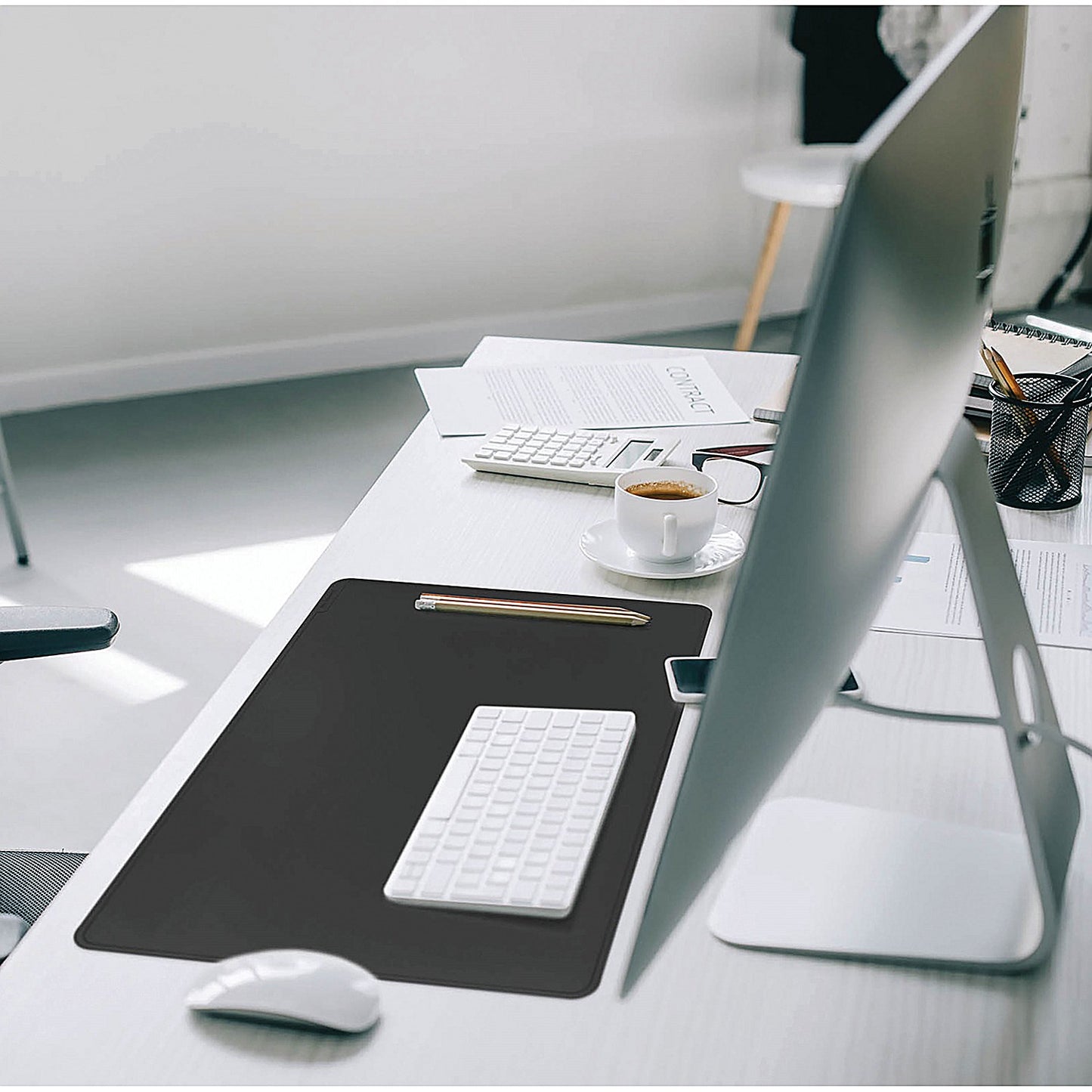 Durable Desk Mat with Contoured Edge, W530xD400mm, Black