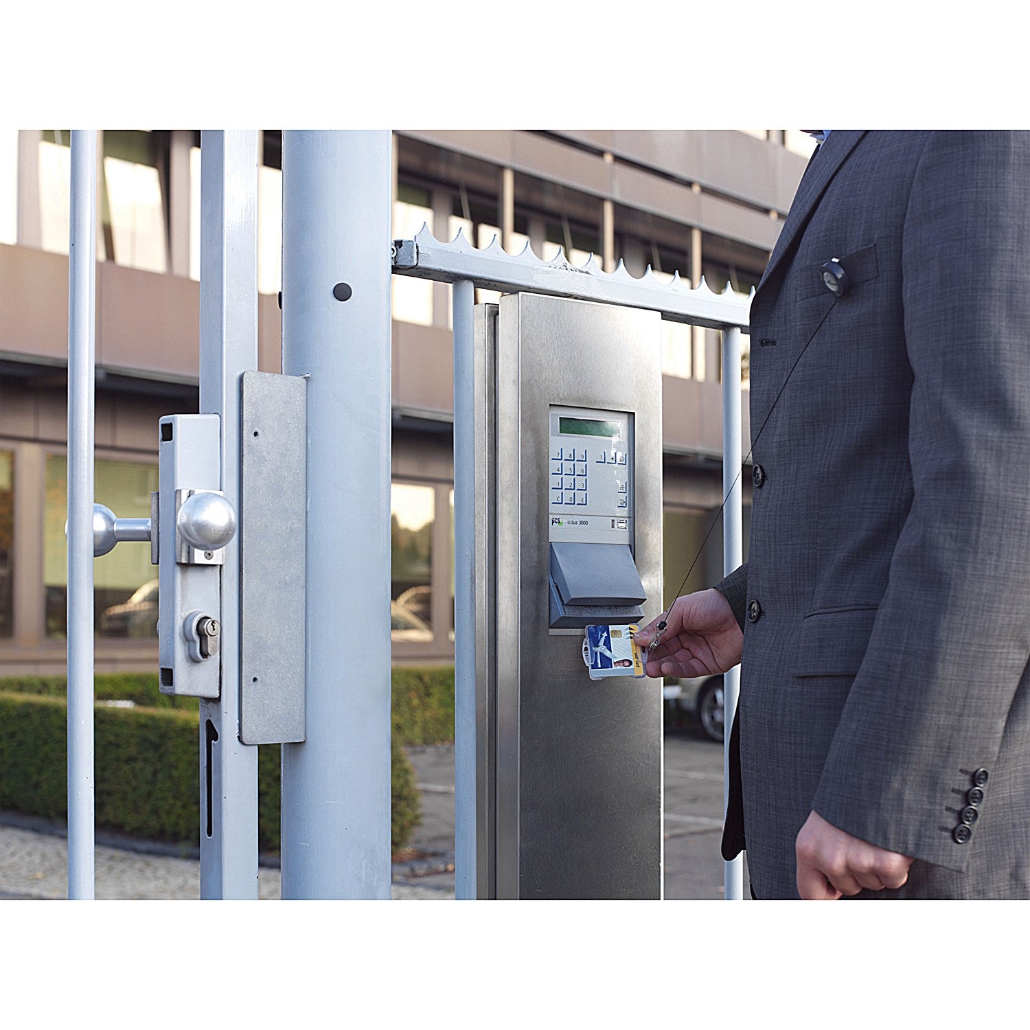 Durable Security Pass Holder with Badge Reel, 54x85mm, Clear, Pack of 10