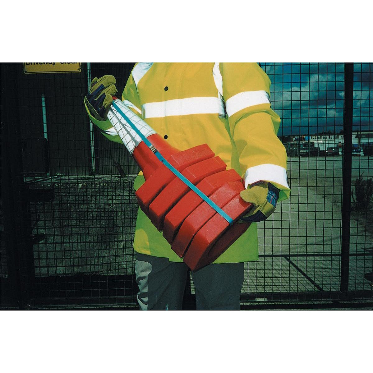 Red Standard One Piece Cone 750mm (5 Pack) JAA060-220-615
