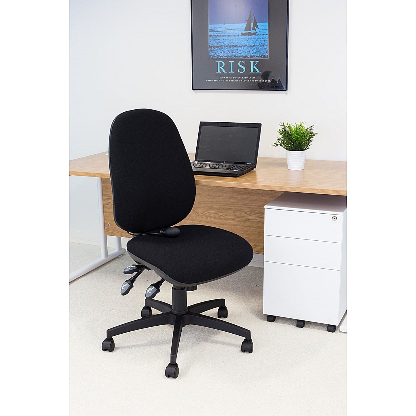 Arista Ergonomic Maxi Chair, Black