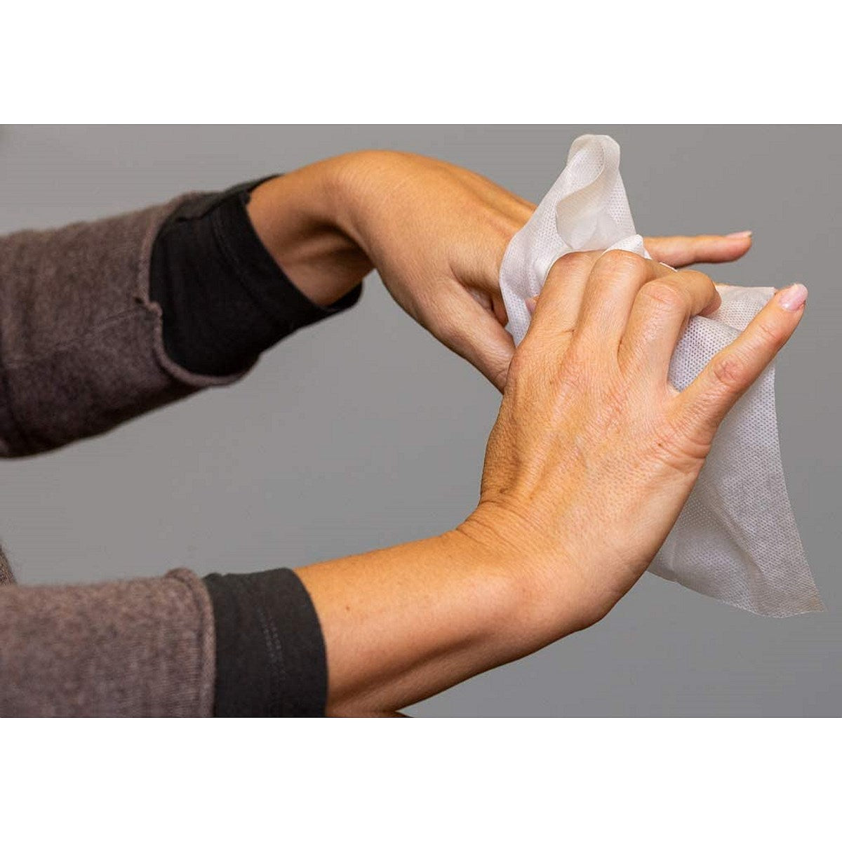 Uniwipe Clinical Midi Wipes, 200 Wipes Per Pack