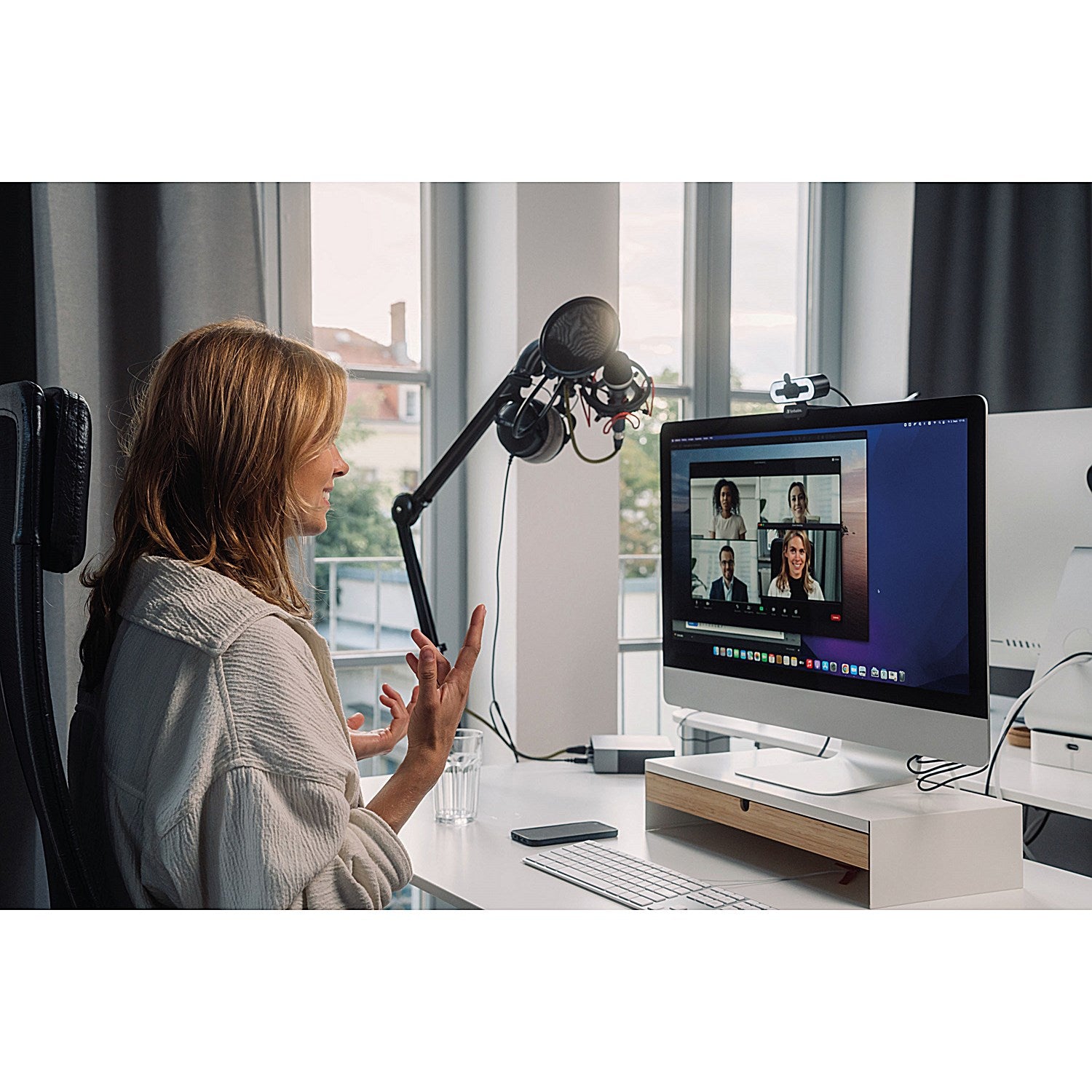 Verbatim AWC-02 Webcam with Light, 1080P HD
